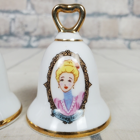 Vintage Disneyland Souvenir Bell Salt and Pepper Shakers Japan - Picture 4 of 13